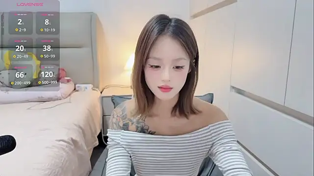 Snapshot of Yni77 chatting on 04/27/26, 02:48 Yni77 online show from 04/27/26, 02:48