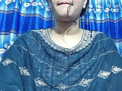Snapshot of Emma_4433 chatting on 03/15/26, 04:13 Emma 4433 online show from 03/15/26, 04:13