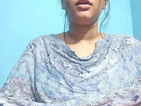 Snapshot of Emma_4433 chatting on 04/16/26, 05:36 Emma 4433 online show from 04/16/26, 05:36