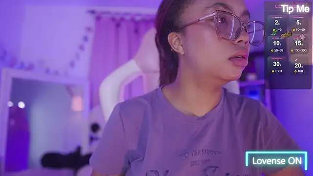 Snapshot of nahomy_2308 chatting on 05/26/26, 11:39 nahomy 2308 online show from 05/26/26, 11:39