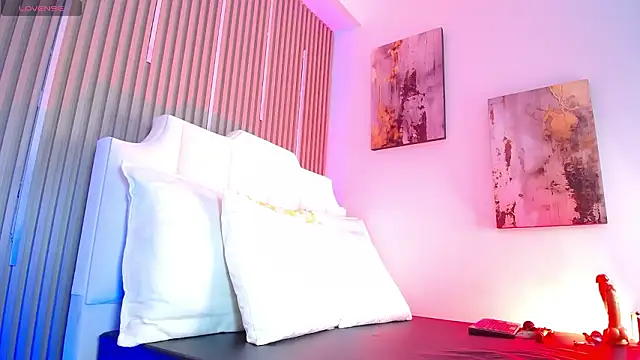 Snapshot of ZafiroCat chatting on 03/17/26, 05:00 ZafiroCat online show from 03/17/26, 05:00