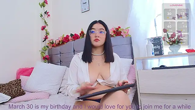 Snapshot of Isabella_Roses_ chatting on 03/21/26, 09:40 Isabella Roses online show from 03/21/26, 09:40