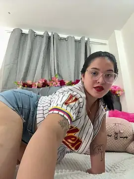 Isabella Roses  online show from 07/06/26, 01:46