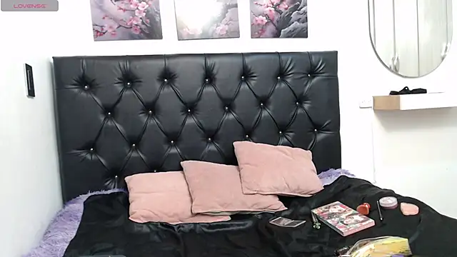 Snapshot of Tamar4_f00x chatting on 04/15/26, 01:40 Tamar4 f00x online show from 04/15/26, 01:40