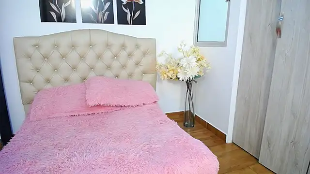 Snapshot of Tamar4_f00x chatting on 04/25/26, 12:52 Tamar4 f00x online show from 04/25/26, 12:52