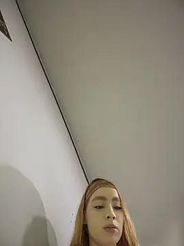 Snapshot of Isabella_gaviria chatting on 04/21/26, 01:42 Isabella gaviria online show from 04/21/26, 01:42