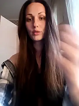 Snapshot of LunaCrystall chatting on 04/14/26, 04:13 LunaCrystall online show from 04/14/26, 04:13