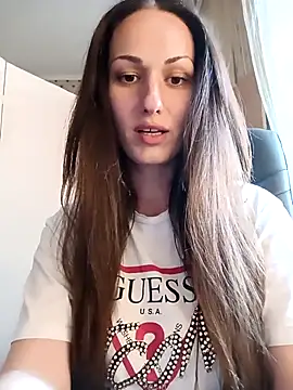 Snapshot of LunaCrystall chatting on 04/15/26, 03:41 LunaCrystall online show from 04/15/26, 03:41