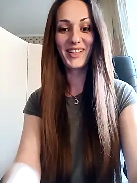 Snapshot of LunaCrystall chatting on 05/04/26, 04:03 LunaCrystall online show from 05/04/26, 04:03