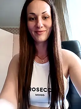 Snapshot of LunaCrystall chatting on 05/08/26, 03:50 LunaCrystall online show from 05/08/26, 03:50