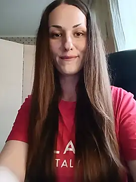 Snapshot of LunaCrystall chatting on 05/14/26, 04:14 LunaCrystall online show from 05/14/26, 04:14