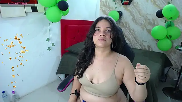 Snapshot of scarlettt__joness chatting on 03/19/26, 02:04 scarlettt joness online show from 03/19/26, 02:04