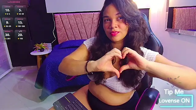 Snapshot of scarlettt__joness chatting on 04/10/26, 02:50 scarlettt joness online show from 04/10/26, 02:50