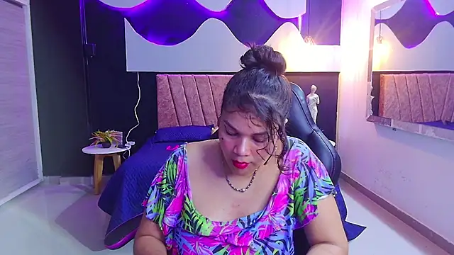 Snapshot of scarlettt__joness chatting on 04/18/26, 02:37 scarlettt joness online show from 04/18/26, 02:37