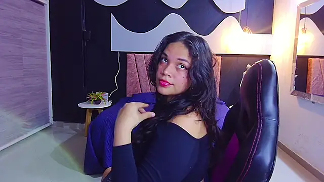 Snapshot of scarlettt__joness chatting on 04/23/26, 03:08 scarlettt joness online show from 04/23/26, 03:08