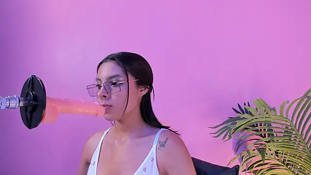 Snapshot of Lia_owenss chatting on 04/12/26, 06:57 Lia owenss online show from 04/12/26, 06:57