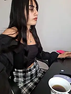 ZoeKatzz online show from 03/18/26, 12:30