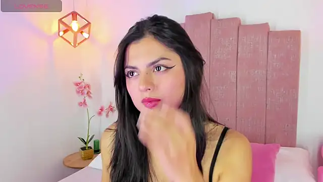 Snapshot of Zoee_Kravitz chatting on 03/20/26, 10:03 Zoee Kravitz online show from 03/20/26, 10:03