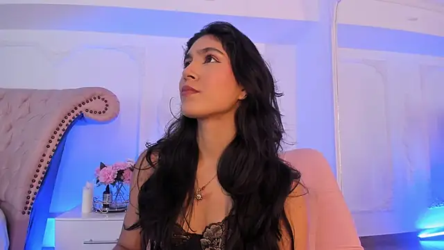 Snapshot of LucianaBlanco_ chatting on 04/11/26, 08:35 LucianaBlanco online show from 04/11/26, 08:35