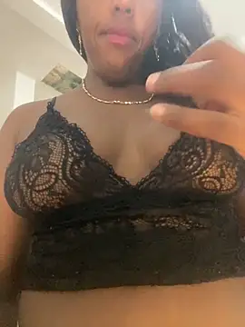 Snapshot of Brenda_hot27 chatting on 04/28/26, 03:28 Brenda hot27 online show from 04/28/26, 03:28