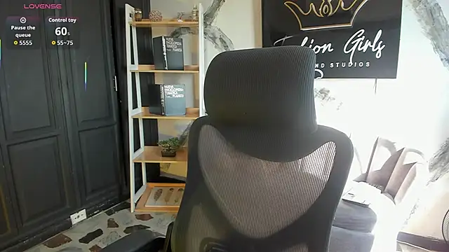 Snapshot of AphroditeSweett chatting on 03/16/26, 09:19 AphroditeSweett online show from 03/16/26, 09:19