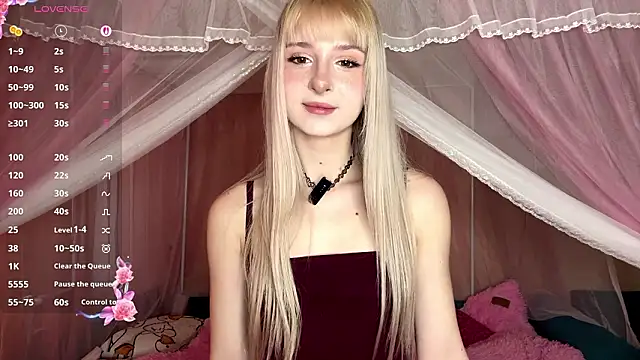 Snapshot of OnlyEva1 chatting on 03/23/26, 09:13 OnlyEva1 online show from 03/23/26, 09:13