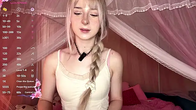 Snapshot of OnlyEva1 chatting on 03/30/26, 07:20 OnlyEva1 online show from 03/30/26, 07:20