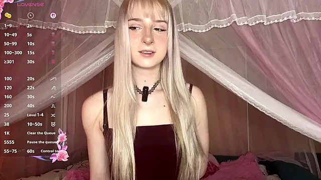 Snapshot of OnlyEva1 chatting on 04/01/26, 08:59 OnlyEva1 online show from 04/01/26, 08:59