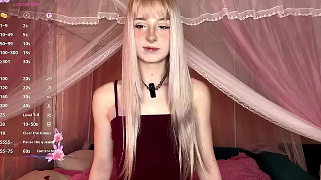 Snapshot of OnlyEva1 chatting on 04/03/26, 07:28 OnlyEva1 online show from 04/03/26, 07:28