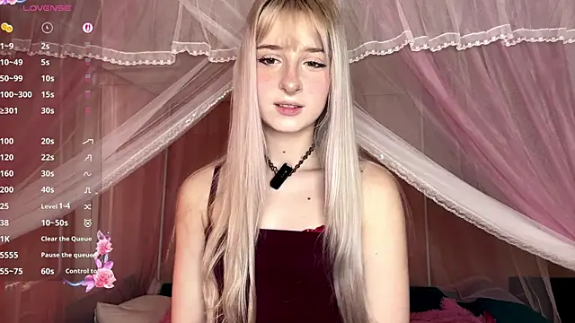 Snapshot of OnlyEva1 chatting on 04/04/26, 08:01 OnlyEva1 online show from 04/04/26, 08:01