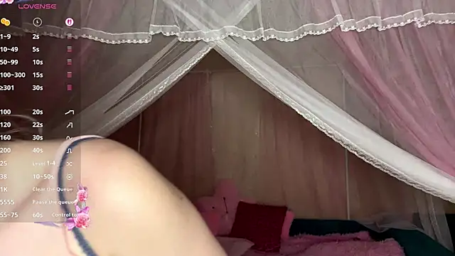 Snapshot of OnlyEva1 chatting on 04/05/26, 08:11 OnlyEva1 online show from 04/05/26, 08:11