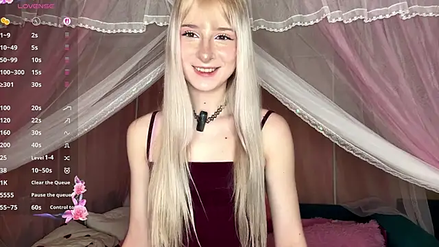 Snapshot of OnlyEva1 chatting on 04/06/26, 08:26 OnlyEva1 online show from 04/06/26, 08:26