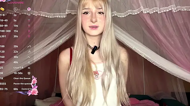 Snapshot of OnlyEva1 chatting on 04/08/26, 08:03 OnlyEva1 online show from 04/08/26, 08:03