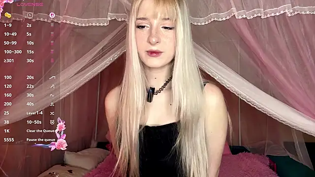 Snapshot of OnlyEva1 chatting on 04/11/26, 07:35 OnlyEva1 online show from 04/11/26, 07:35