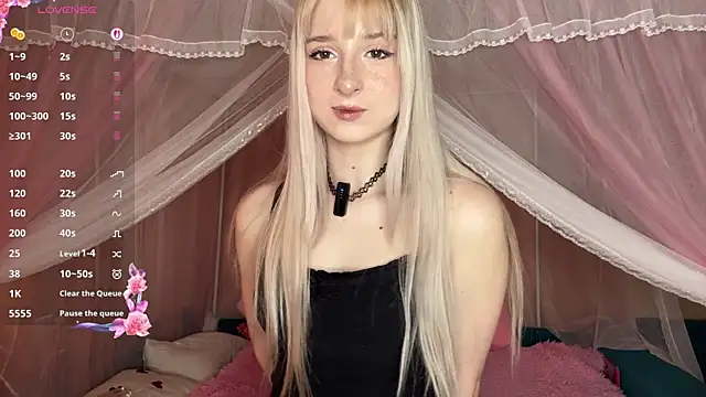 Snapshot of OnlyEva1 chatting on 04/11/26, 07:45 OnlyEva1 online show from 04/11/26, 07:45