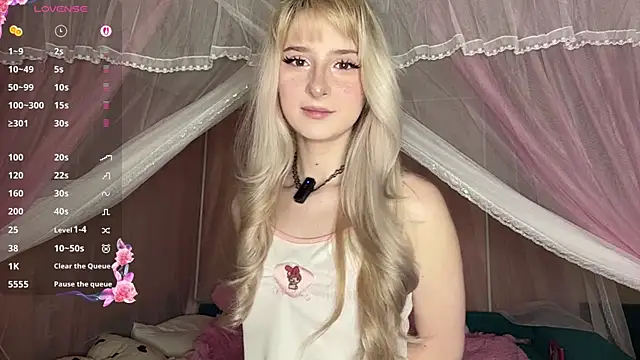 Snapshot of OnlyEva1 chatting on 04/14/26, 10:10 OnlyEva1 online show from 04/14/26, 10:10