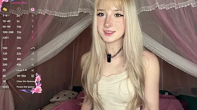 Snapshot of OnlyEva1 chatting on 04/15/26, 10:11 OnlyEva1 online show from 04/15/26, 10:11
