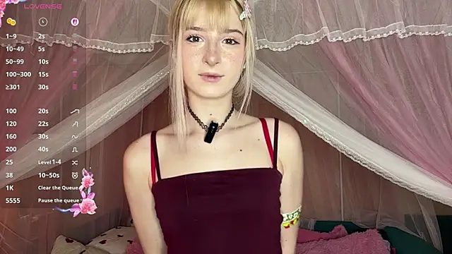 Snapshot of OnlyEva1 chatting on 04/17/26, 08:17 OnlyEva1 online show from 04/17/26, 08:17