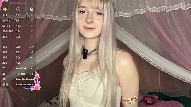 Snapshot of OnlyEva1 chatting on 04/19/26, 07:40 OnlyEva1 online show from 04/19/26, 07:40