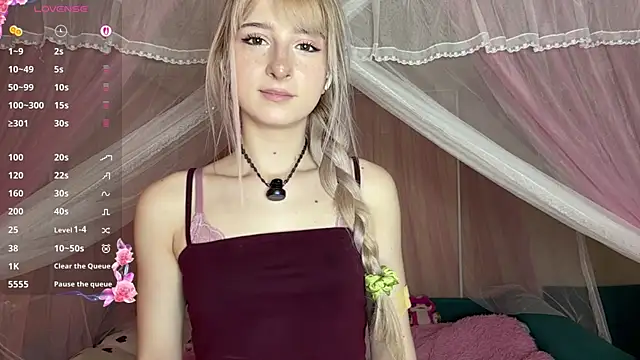 Snapshot of OnlyEva1 chatting on 04/27/26, 09:07 OnlyEva1 online show from 04/27/26, 09:07