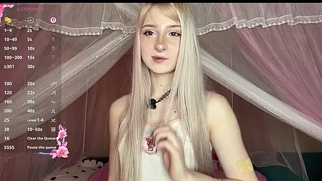 Snapshot of OnlyEva1 chatting on 04/28/26, 07:02 OnlyEva1 online show from 04/28/26, 07:02