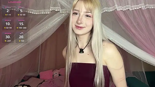 Snapshot of OnlyEva1 chatting on 05/01/26, 08:08 OnlyEva1 online show from 05/01/26, 08:08