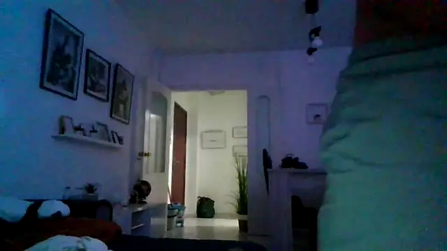 Snapshot of yanick931 chatting on 04/03/26, 03:04 yanick931 online show from 04/03/26, 03:04