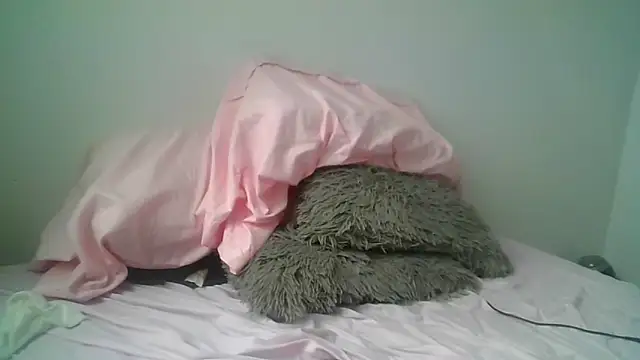 Snapshot of yanick931 chatting on 04/06/26, 02:40 yanick931 online show from 04/06/26, 02:40