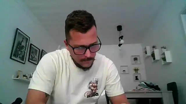 Snapshot of yanick931 chatting on 04/07/26, 11:21 yanick931 online show from 04/07/26, 11:21