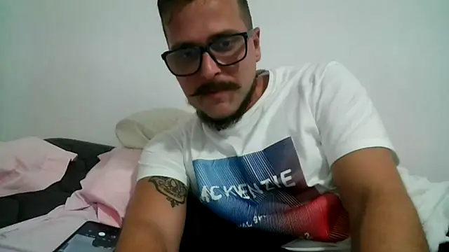 Snapshot of yanick931 chatting on 04/08/26, 11:05 yanick931 online show from 04/08/26, 11:05