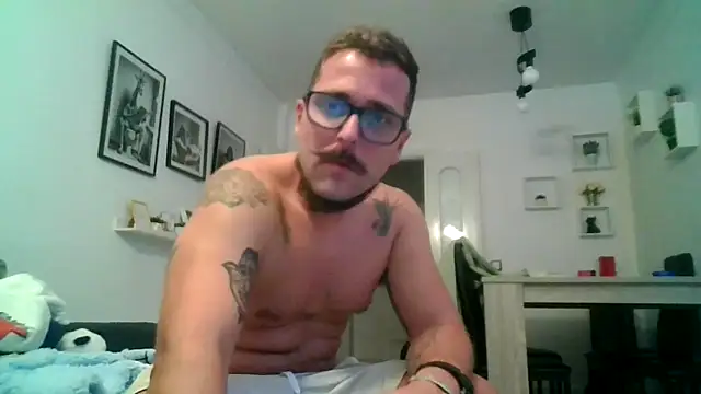 Snapshot of yanick931 chatting on 04/10/26, 11:53 yanick931 online show from 04/10/26, 11:53