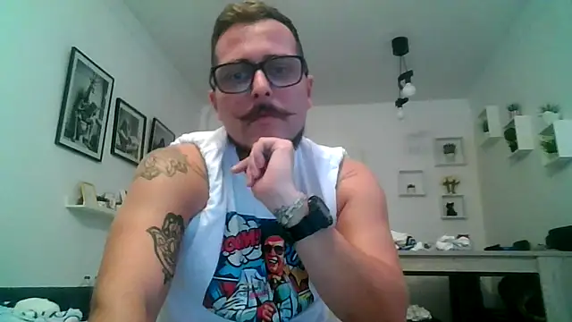 Snapshot of yanick931 chatting on 04/11/26, 10:36 yanick931 online show from 04/11/26, 10:36