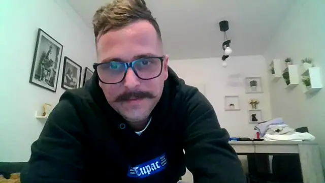 Snapshot of yanick931 chatting on 04/14/26, 11:00 yanick931 online show from 04/14/26, 11:00