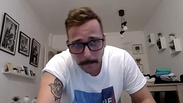 Snapshot of yanick931 chatting on 04/25/26, 09:45 yanick931 online show from 04/25/26, 09:45